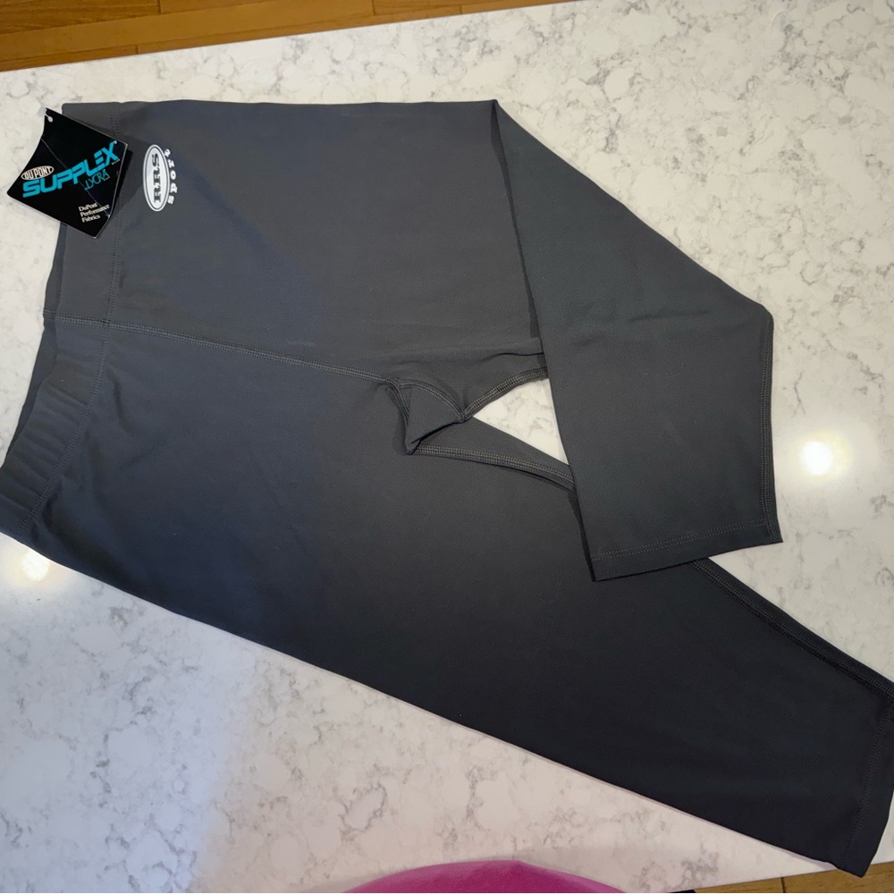 Never worn with tag! Women’s Road Runner Sports lycra capris